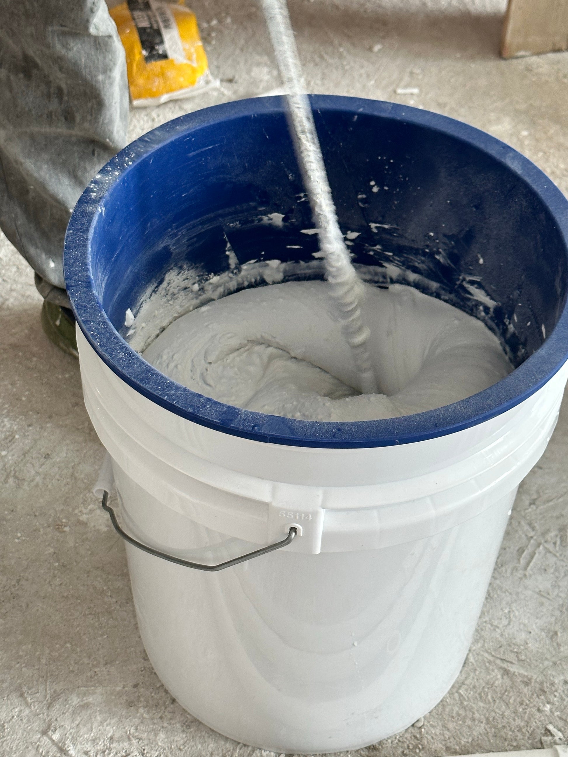 5 Gallon Bucket Liner for Concrete Mix and Mud - Reusable Silicone Bucket  Saver with Graduated Measurements,Flexible Bucket Liner for Mixing Liquid